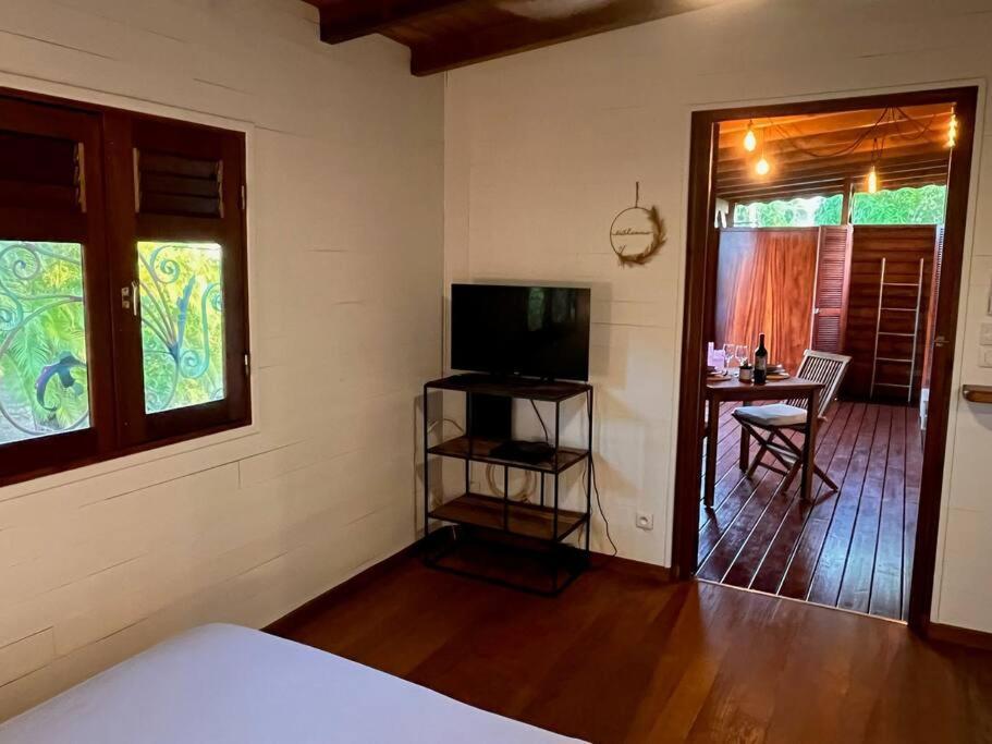 Villa Bungalow Avec Jacuzzi Privatif Sainte-Rose Exterior foto