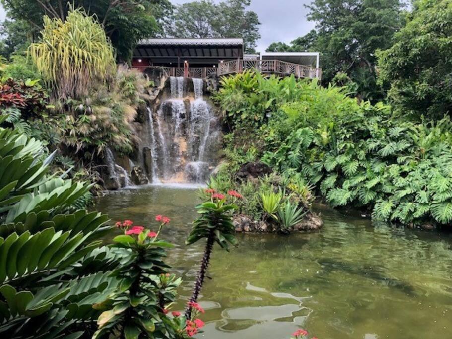 Villa Bungalow Avec Jacuzzi Privatif Sainte-Rose Exterior foto
